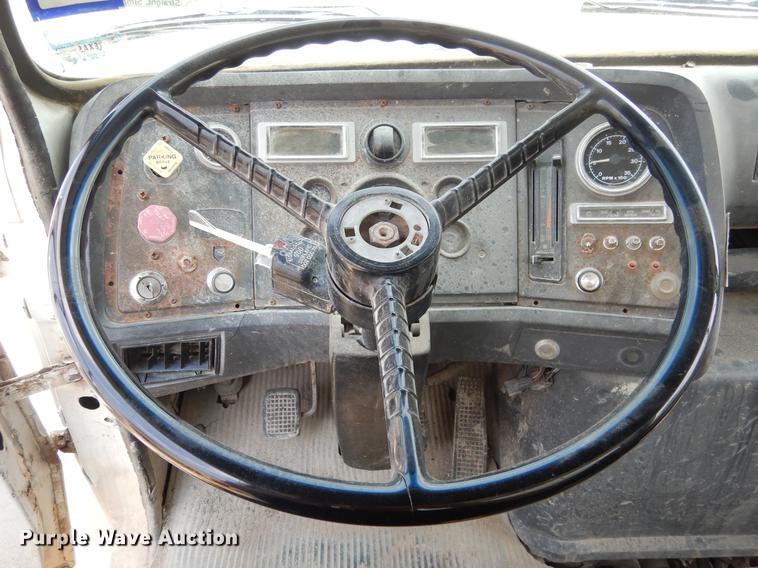 image for item DC5952 1992 Ford LN8000 tank truck