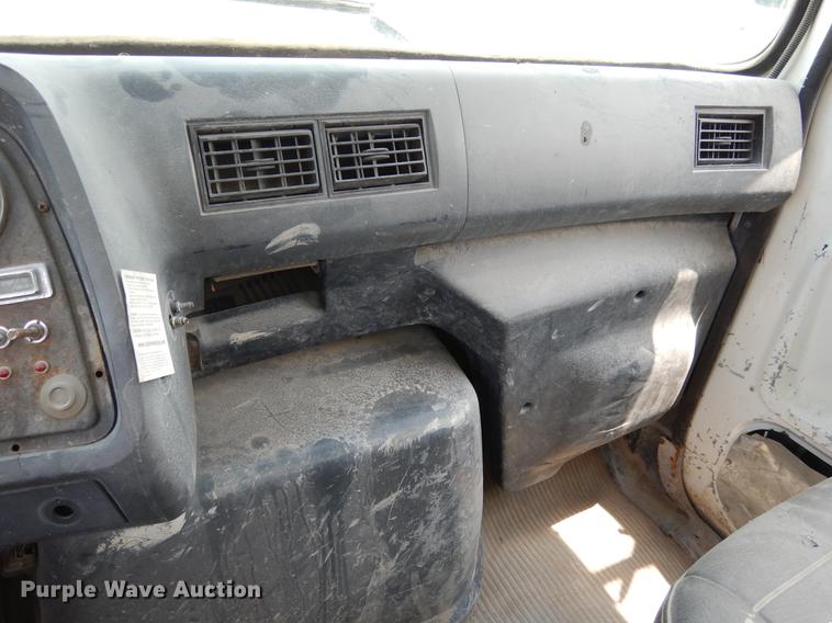 image for item DC5952 1992 Ford LN8000 tank truck