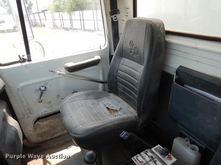 image for item DC5952 1992 Ford LN8000 tank truck