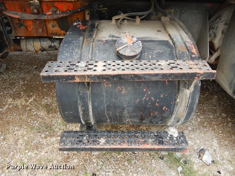 image for item DC5952 1992 Ford LN8000 tank truck