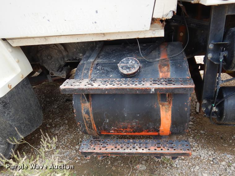 image for item DC5952 1992 Ford LN8000 tank truck