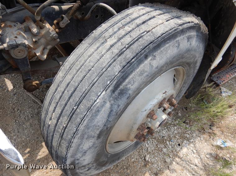 image for item DC5952 1992 Ford LN8000 tank truck