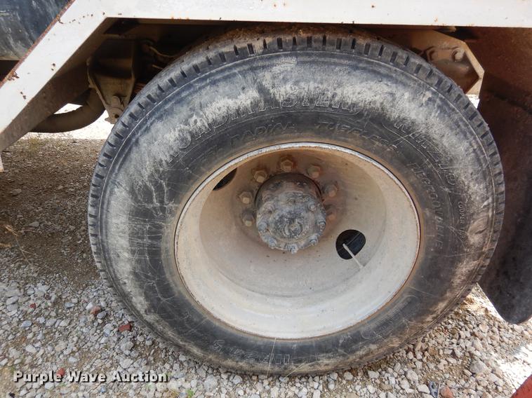 image for item DC5952 1992 Ford LN8000 tank truck