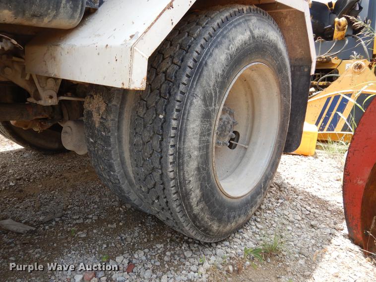 image for item DC5952 1992 Ford LN8000 tank truck