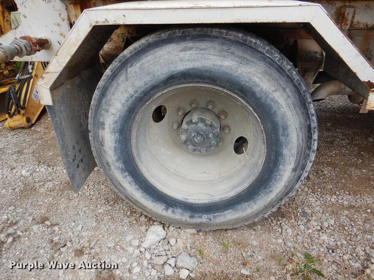 image for item DC5952 1992 Ford LN8000 tank truck