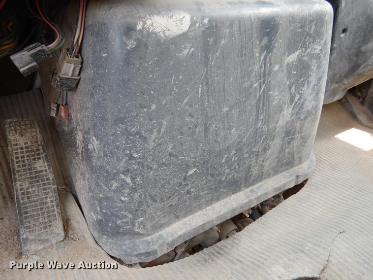 image for item DC5952 1992 Ford LN8000 tank truck