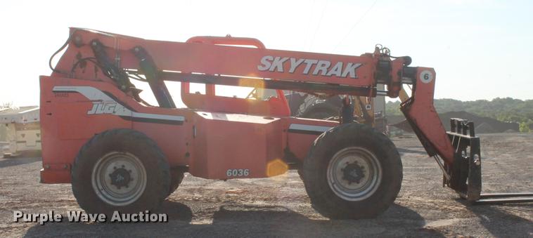 image for item DD4988 2007 SkyTrak 6036 telehandler
