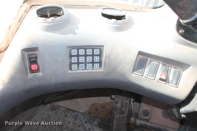 image for item DD4994 2004 Volvo L150E wheel loader