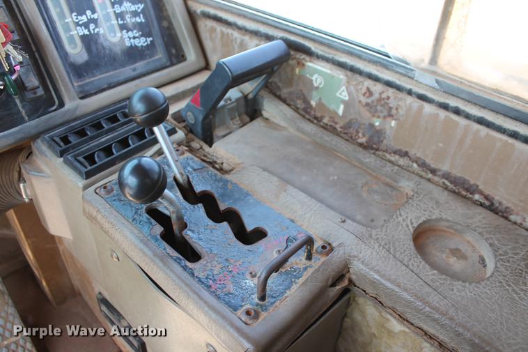 image for item DD5225 1993 Caterpillar D400D articulated haul truck