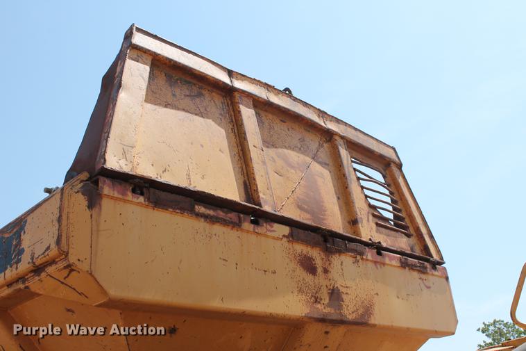 image for item DD5225 1993 Caterpillar D400D articulated haul truck