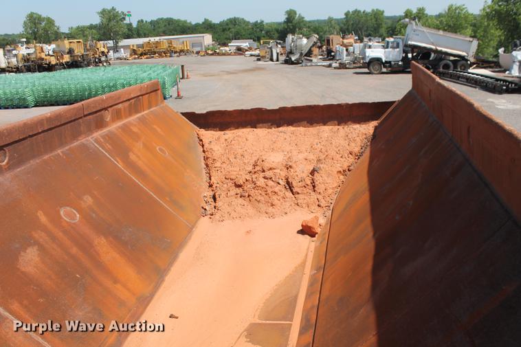 image for item DD5225 1993 Caterpillar D400D articulated haul truck