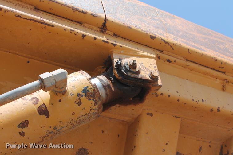 image for item DD5225 1993 Caterpillar D400D articulated haul truck