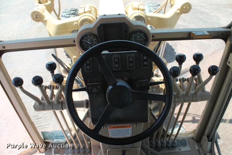 image for item DD5230 1997 Caterpillar 140H VHP motor grader