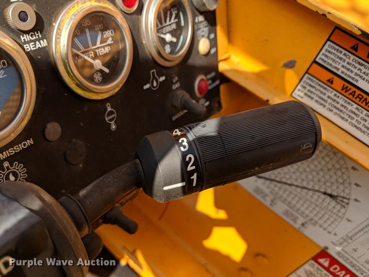 image for item DD5231 2006 Broderson IC-200-3F crane