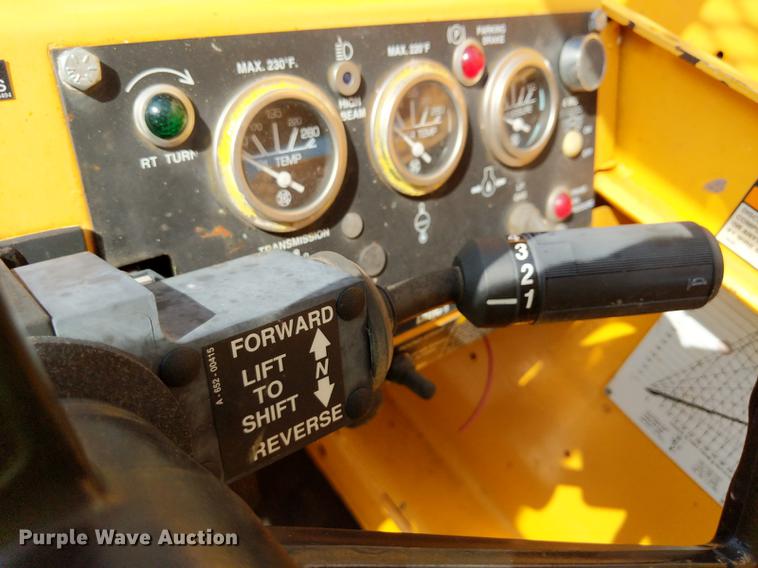 image for item DD5231 2006 Broderson IC-200-3F crane