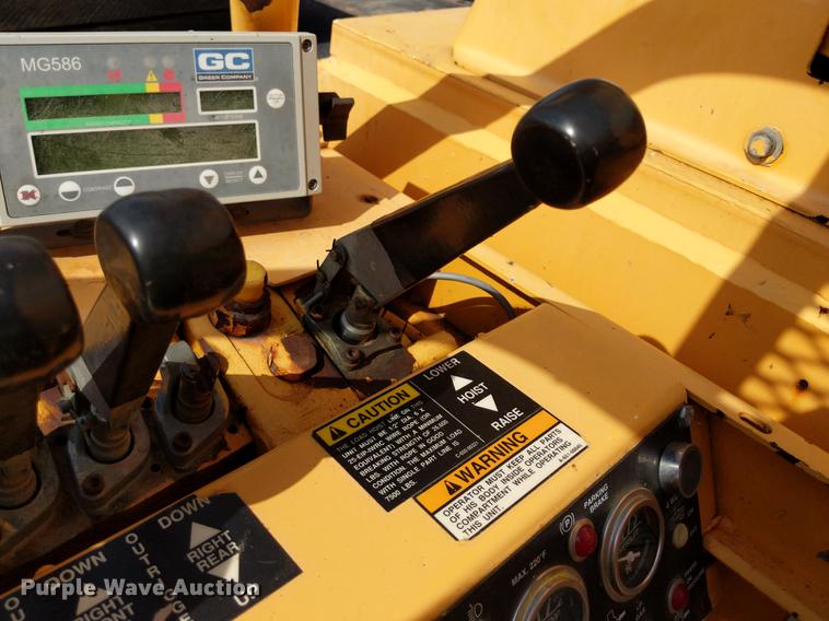 image for item DD5231 2006 Broderson IC-200-3F crane