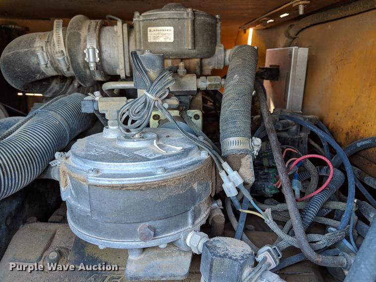 image for item DD5231 2006 Broderson IC-200-3F crane