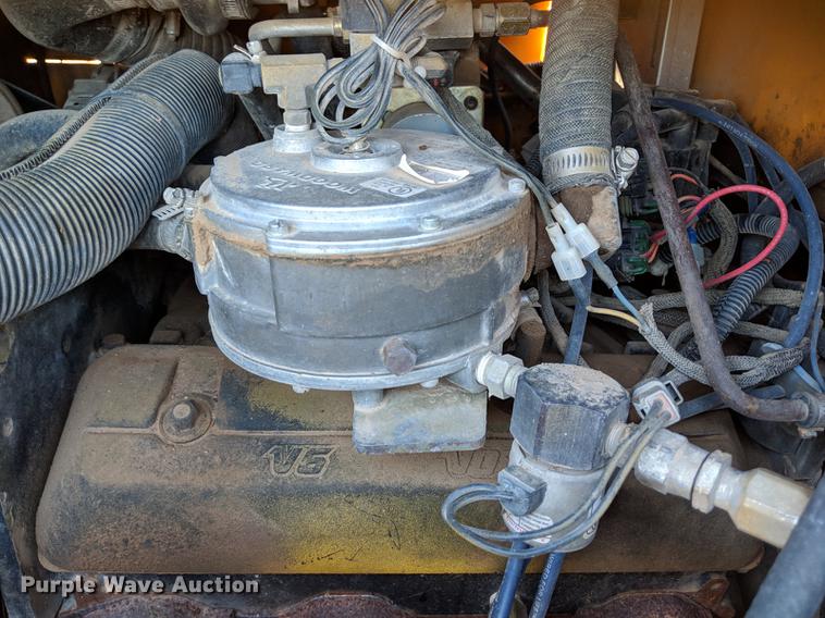 image for item DD5231 2006 Broderson IC-200-3F crane