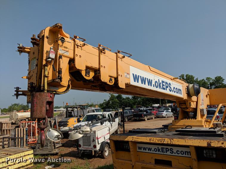 image for item DD5231 2006 Broderson IC-200-3F crane