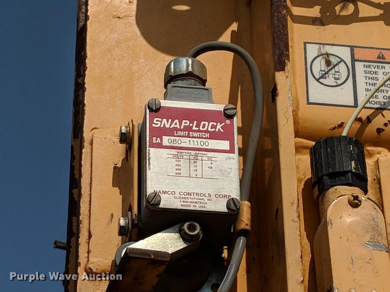 image for item DD5231 2006 Broderson IC-200-3F crane