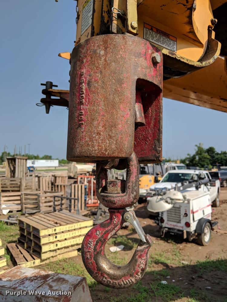 image for item DD5231 2006 Broderson IC-200-3F crane