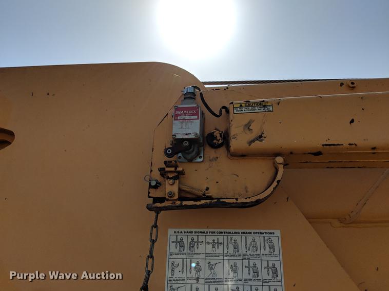 image for item DD5231 2006 Broderson IC-200-3F crane