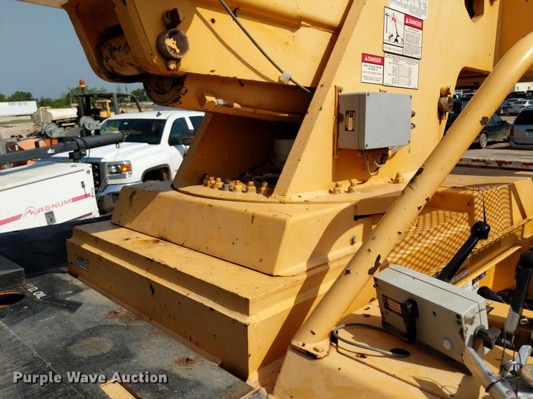 image for item DD5231 2006 Broderson IC-200-3F crane