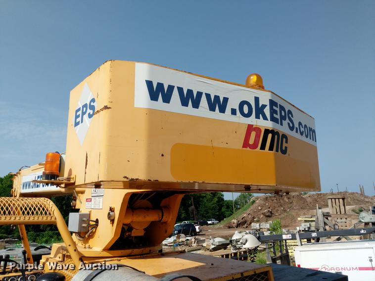 image for item DD5231 2006 Broderson IC-200-3F crane