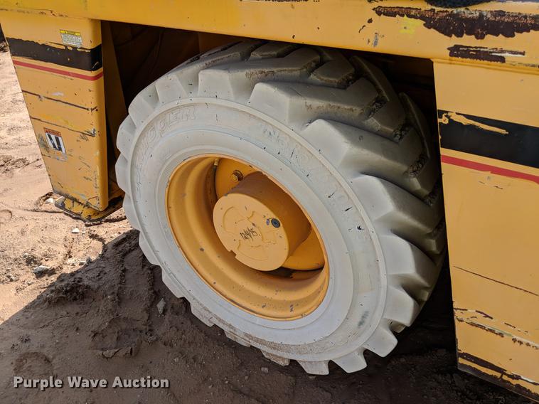 image for item DD5231 2006 Broderson IC-200-3F crane