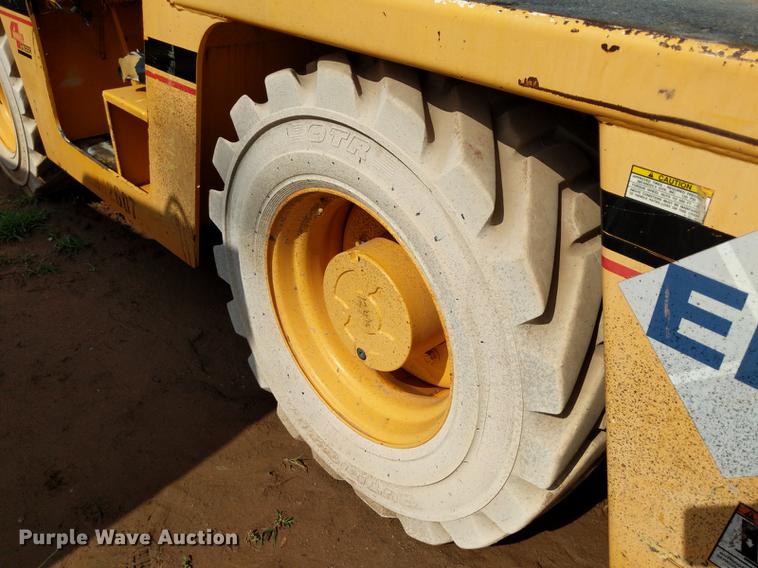 image for item DD5231 2006 Broderson IC-200-3F crane