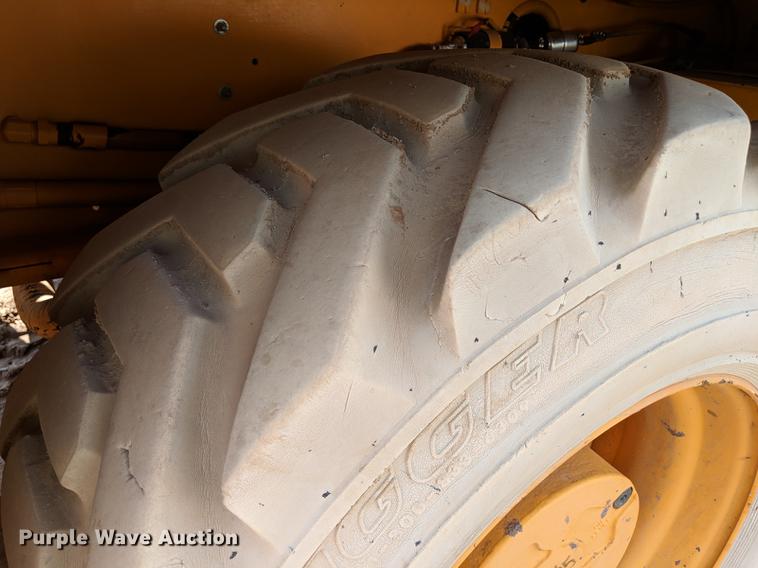 image for item DD5231 2006 Broderson IC-200-3F crane