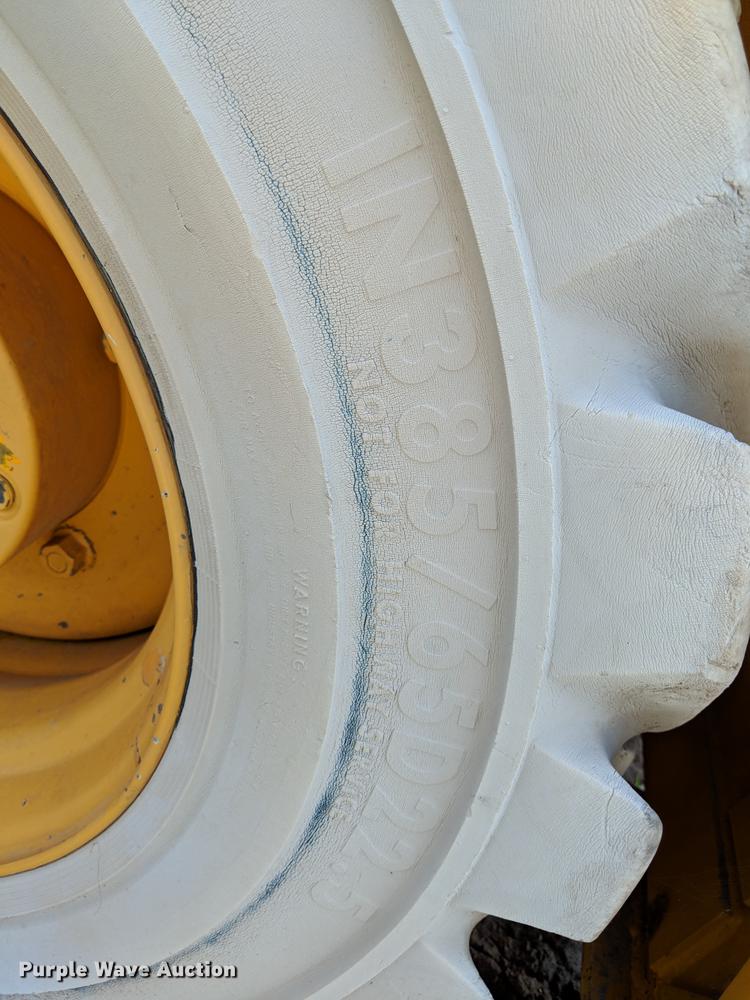 image for item DD5231 2006 Broderson IC-200-3F crane