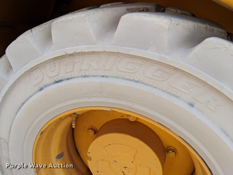 image for item DD5231 2006 Broderson IC-200-3F crane