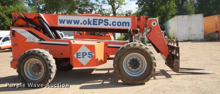 image for item DD5232 2007 SkyTrak 8042 telehandler