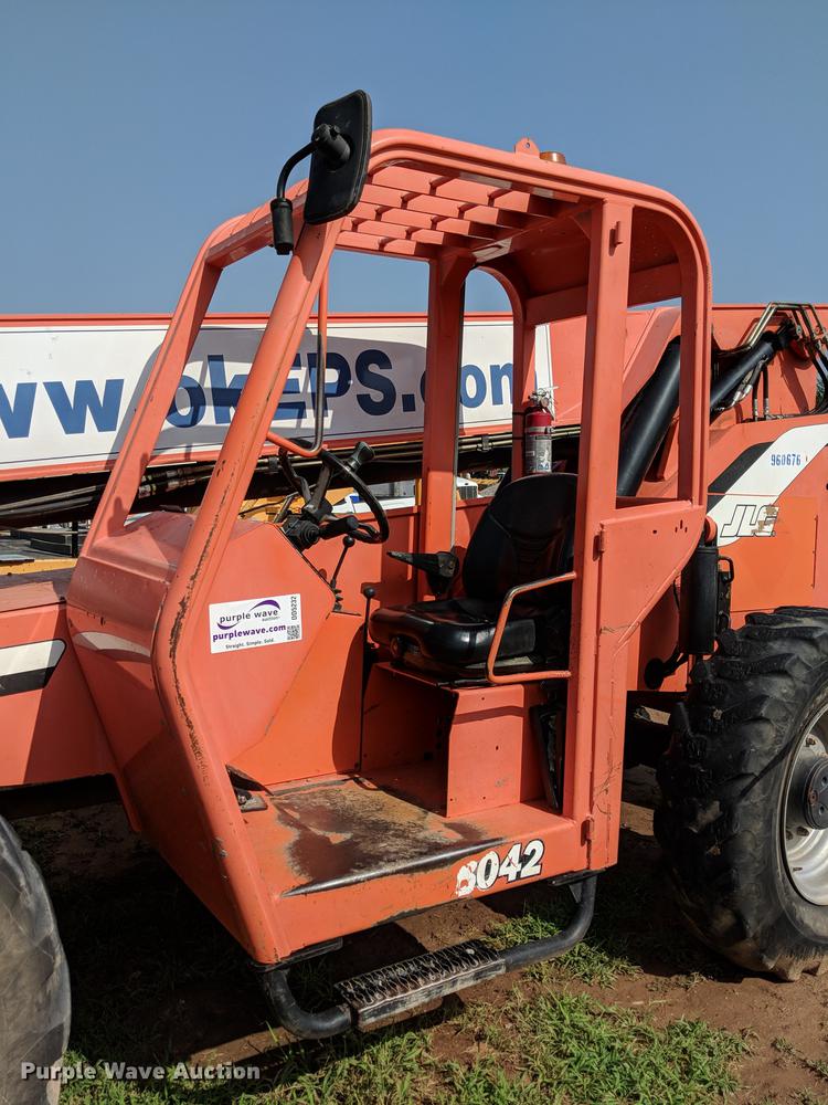 image for item DD5232 2007 SkyTrak 8042 telehandler
