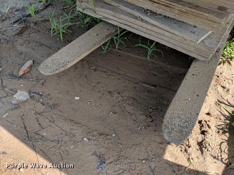 image for item DD5232 2007 SkyTrak 8042 telehandler