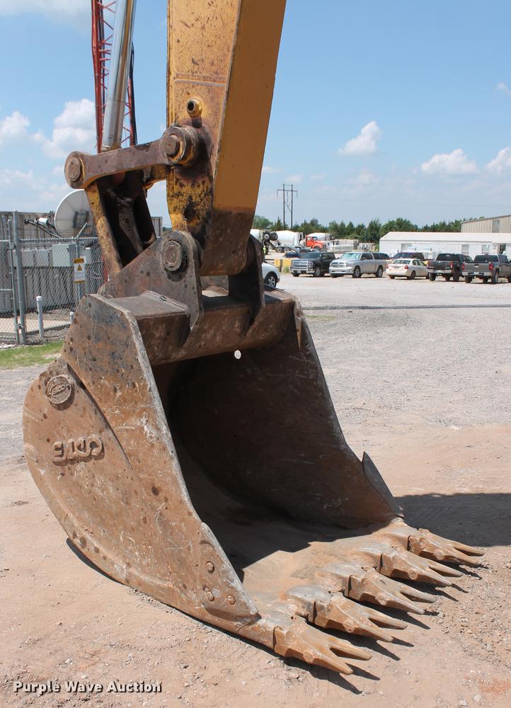 image for item DD5235 2005 Komatsu PC300LC-7L excavator