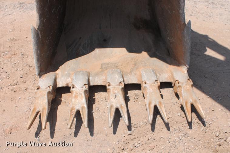 image for item DD5235 2005 Komatsu PC300LC-7L excavator