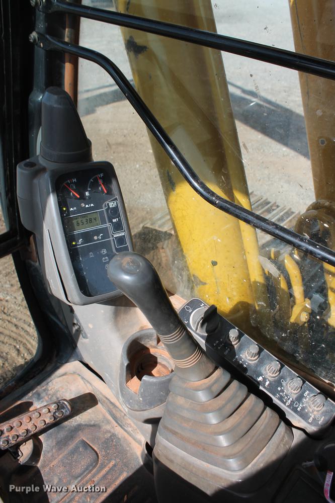 image for item DD5236 2007 John Deere 200C LC excavator