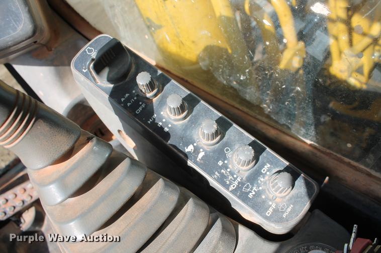 image for item DD5236 2007 John Deere 200C LC excavator