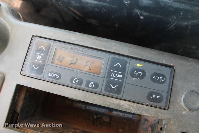 image for item DD5236 2007 John Deere 200C LC excavator