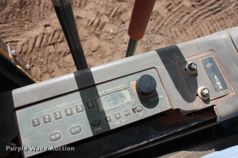 image for item DD5236 2007 John Deere 200C LC excavator