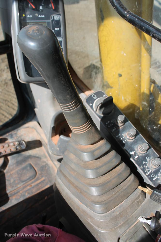 image for item DD5236 2007 John Deere 200C LC excavator