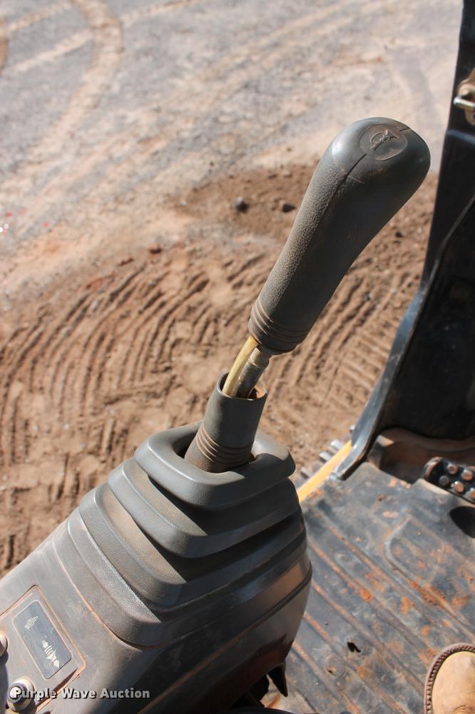 image for item DD5236 2007 John Deere 200C LC excavator