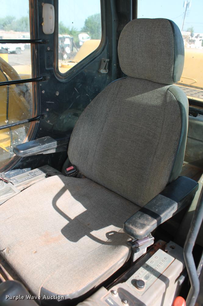 image for item DD5236 2007 John Deere 200C LC excavator