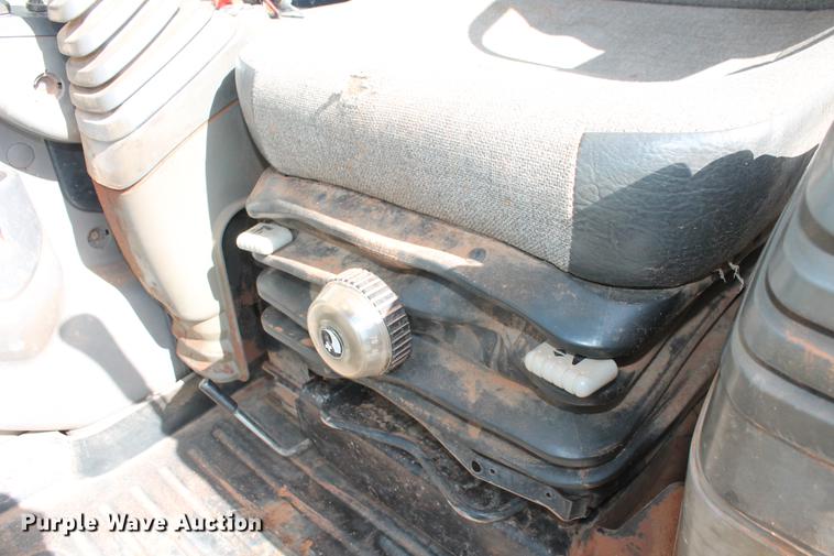 image for item DD5236 2007 John Deere 200C LC excavator