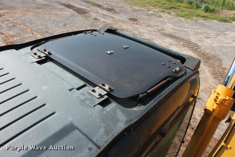 image for item DD5236 2007 John Deere 200C LC excavator