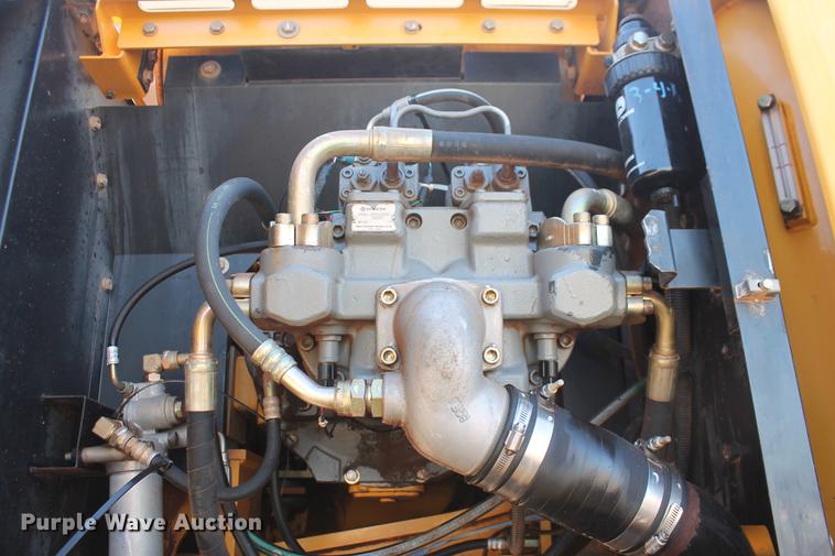 image for item DD5236 2007 John Deere 200C LC excavator