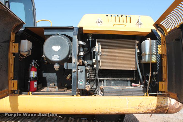 image for item DD5236 2007 John Deere 200C LC excavator