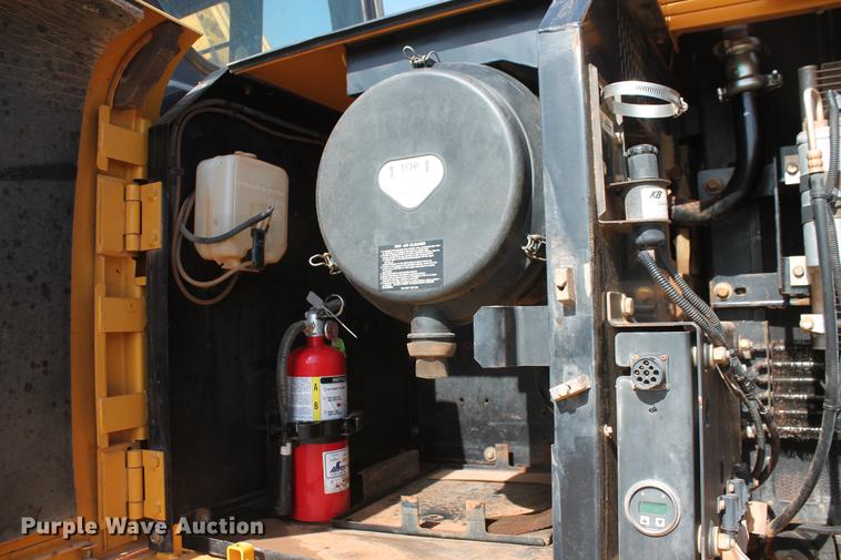 image for item DD5236 2007 John Deere 200C LC excavator